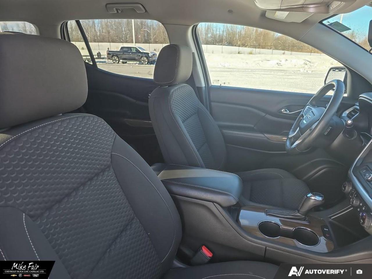 2018 GMC Acadia SLE-1 Dual Zone Climate Control, bluetooth, Android/Apple CarPlay, back up camera Photo