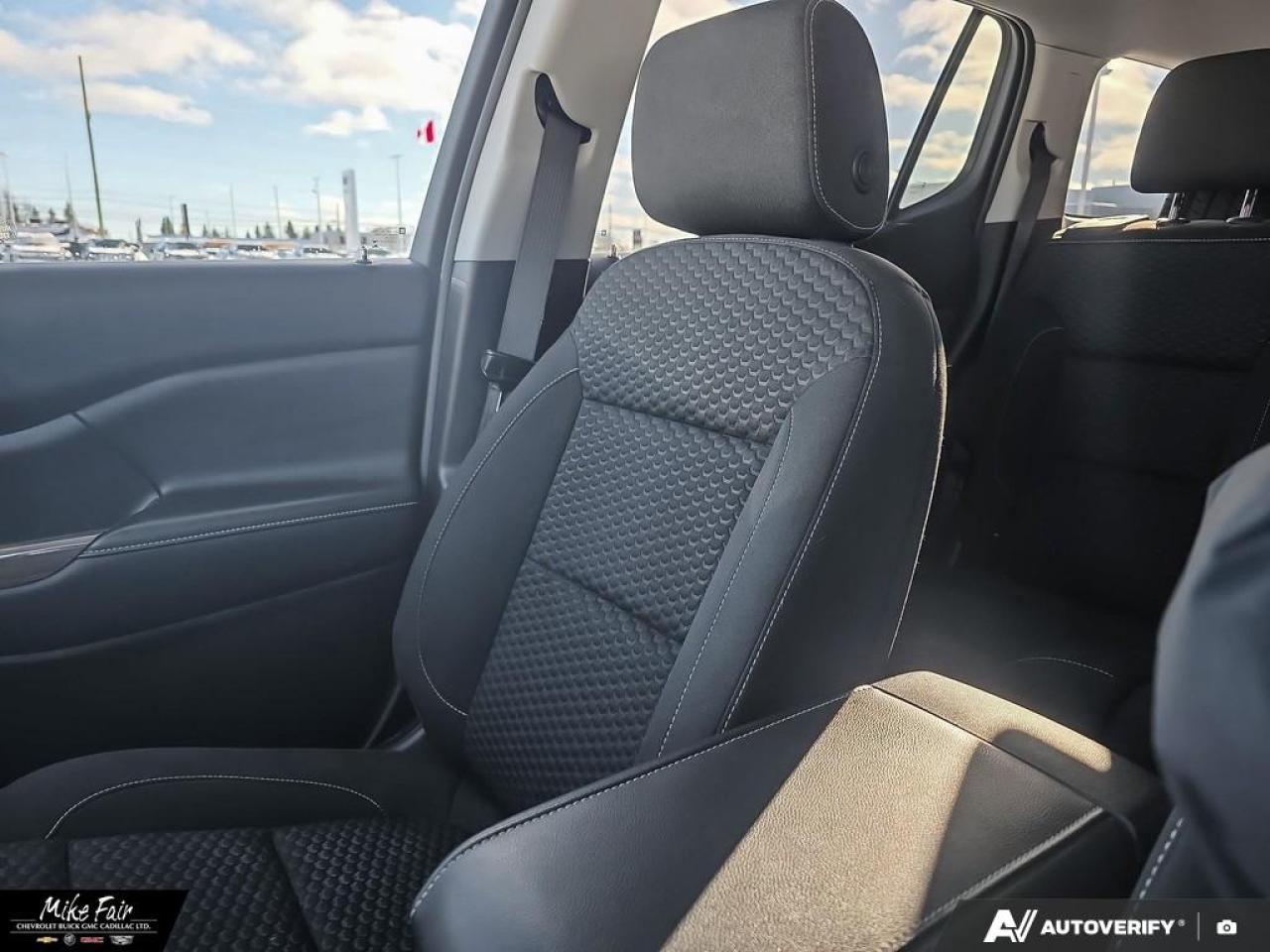 2018 GMC Acadia SLE-1 Dual Zone Climate Control, bluetooth, Android/Apple CarPlay, back up camera Photo