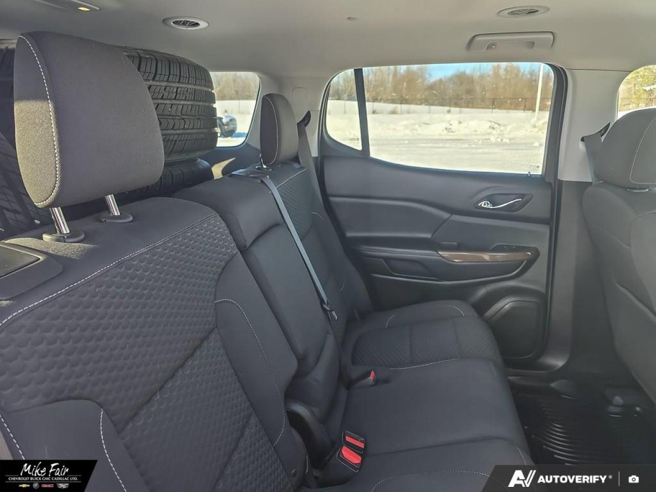 2018 GMC Acadia SLE-1 Dual Zone Climate Control, bluetooth, Android/Apple CarPlay, back up camera Photo