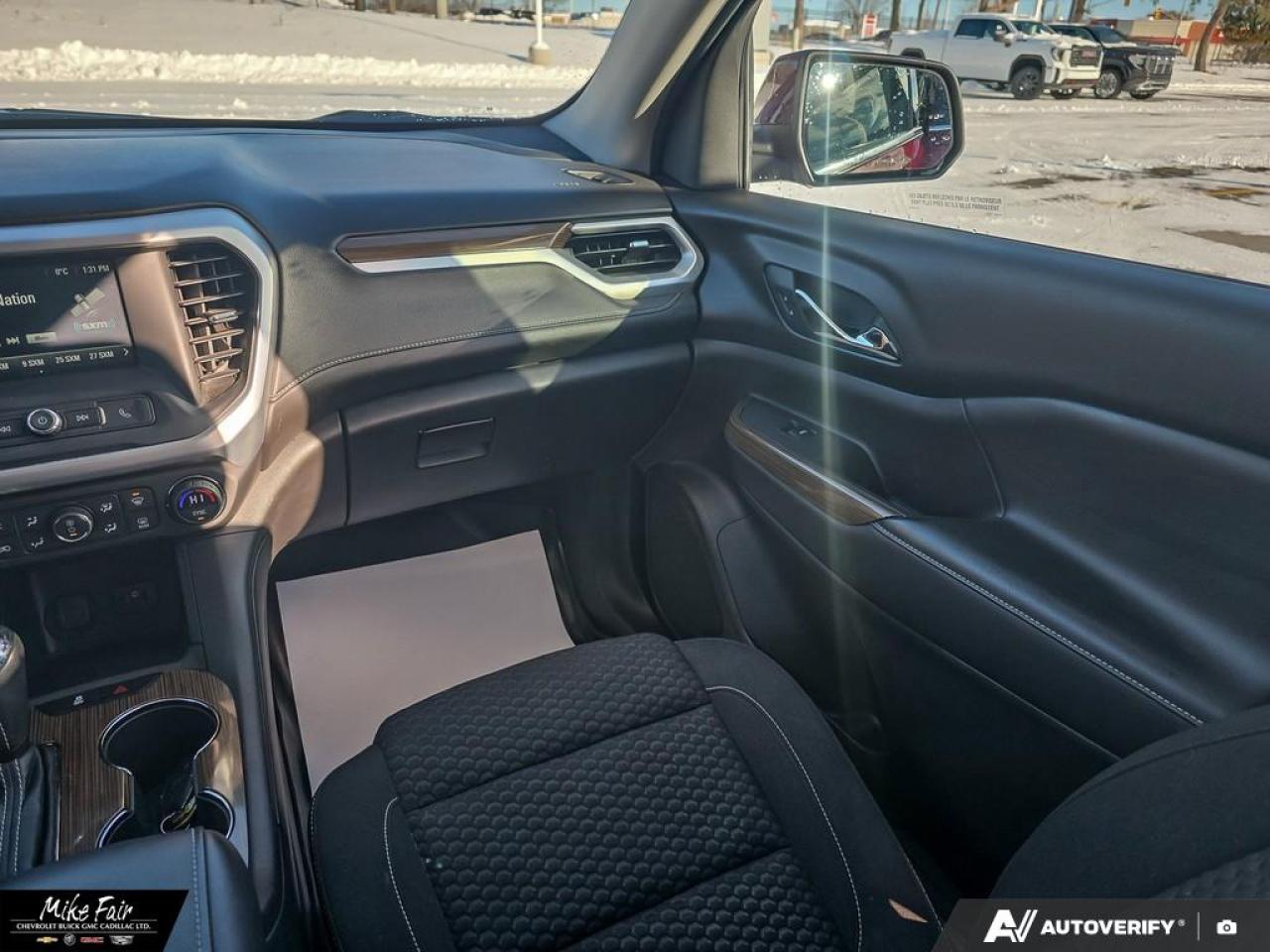 2018 GMC Acadia SLE-1 Dual Zone Climate Control, bluetooth, Android/Apple CarPlay, back up camera Photo