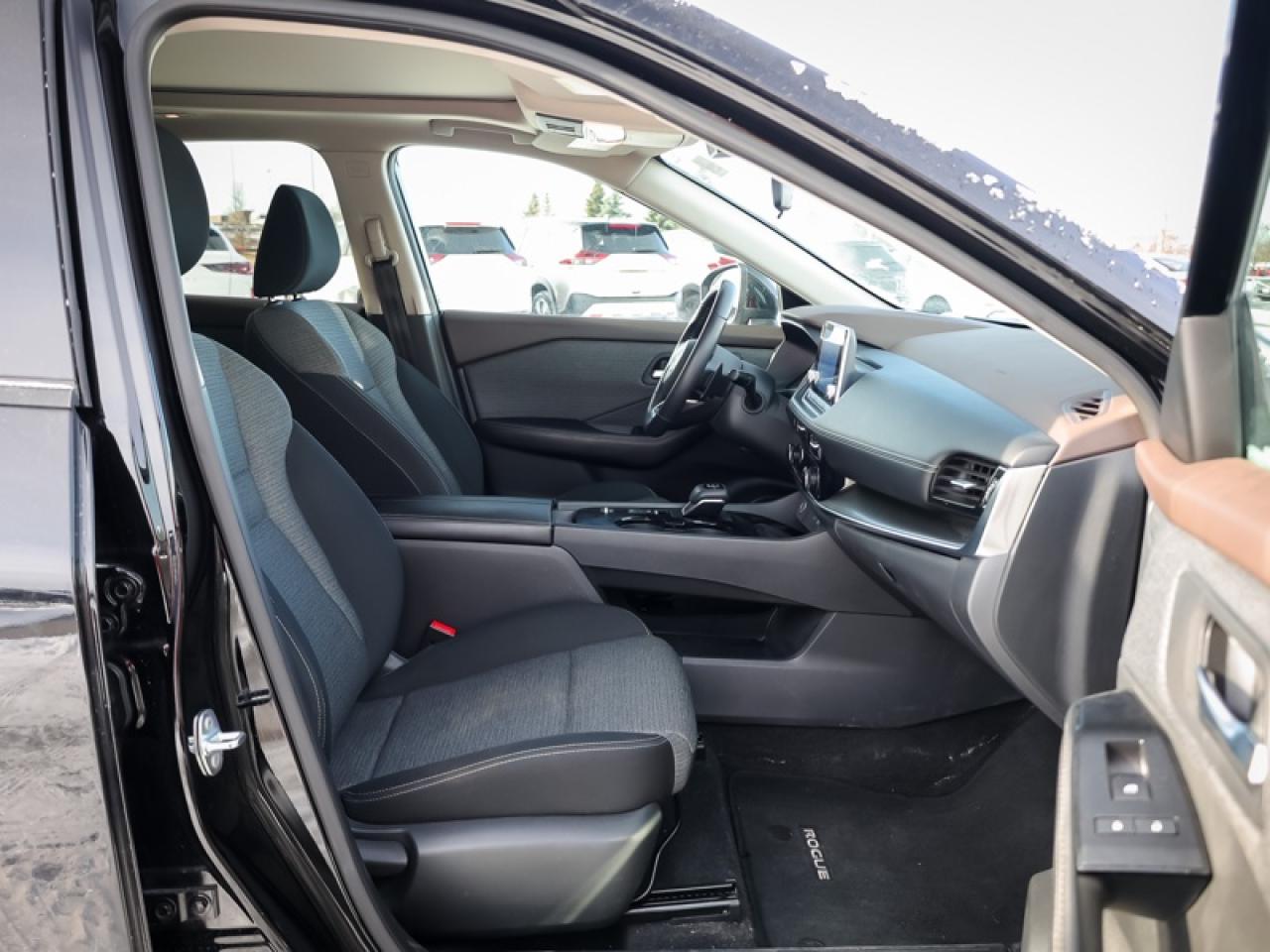 2021 Nissan Rogue SV  - Sunroof -  Heated Seats Photo