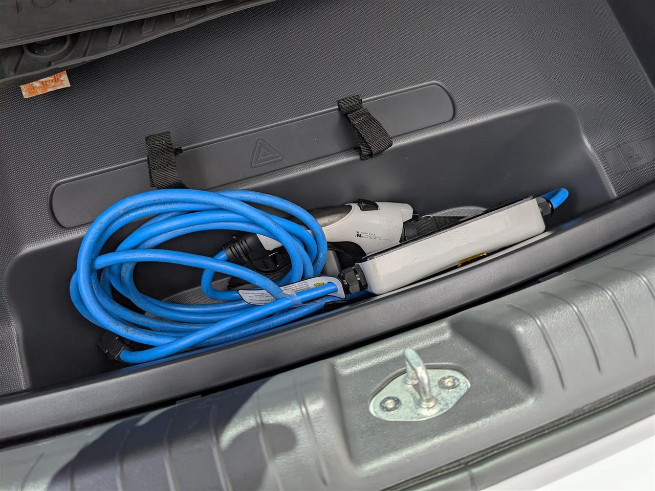 2020 Hyundai IONIQ Electric ULTIMATE - NAVI - SUNROOF - TECH FEATS Photo