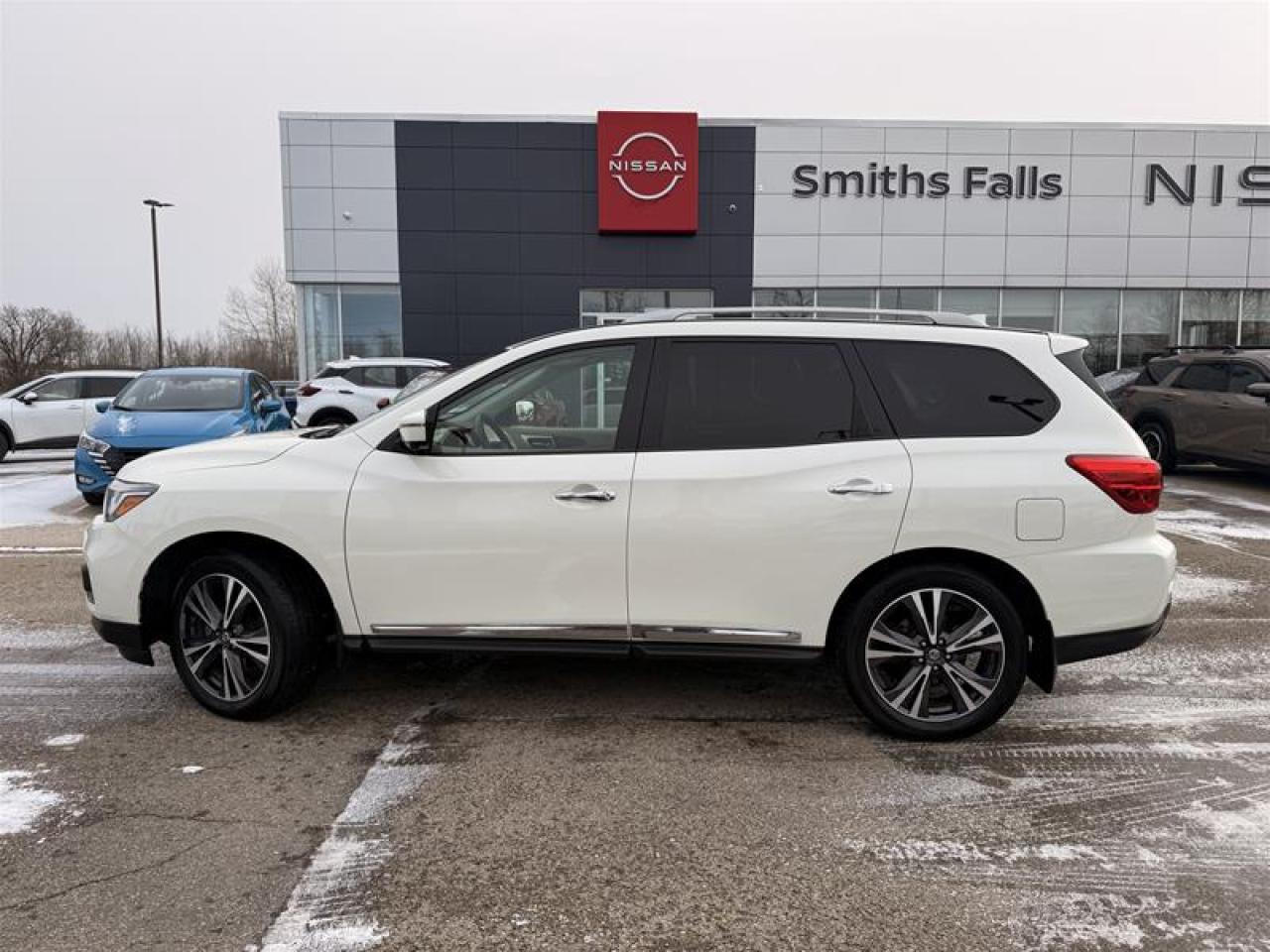 2020 Nissan Pathfinder Platinum V6 4x4 at Photo