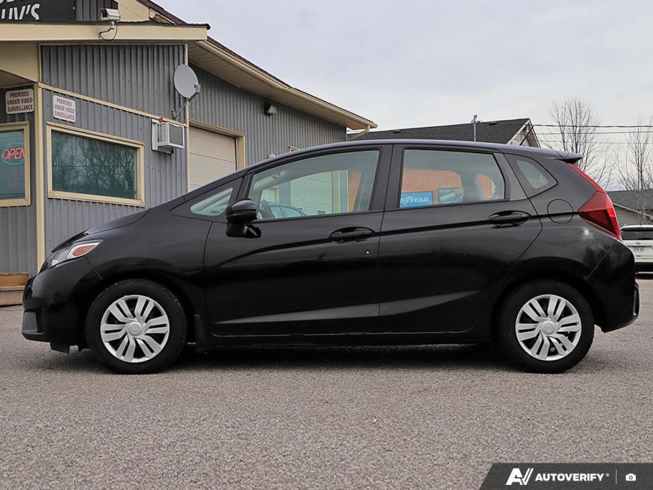 2015 Honda Fit LX, REARVIEW CAM, ECON, HEATED SEATS, BLUETOOTH Photo2