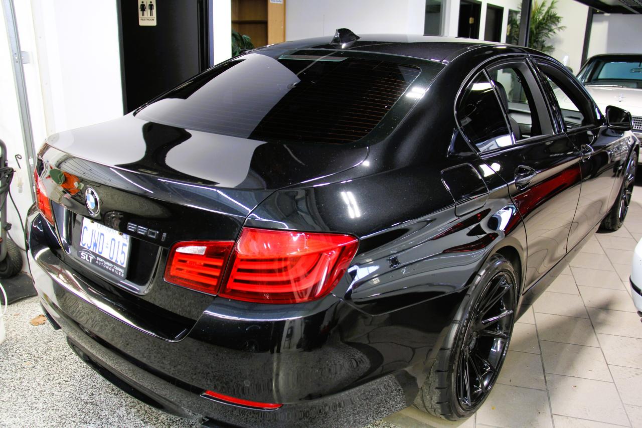 2011 BMW 5 Series 550i xDrive Photo2