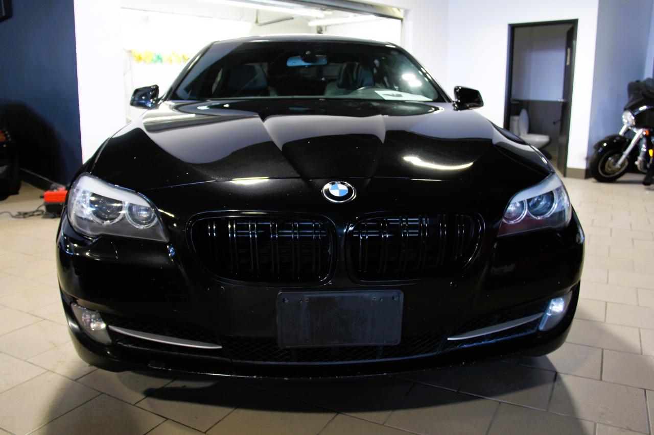 2011 BMW 5 Series 550i xDrive - Photo #9