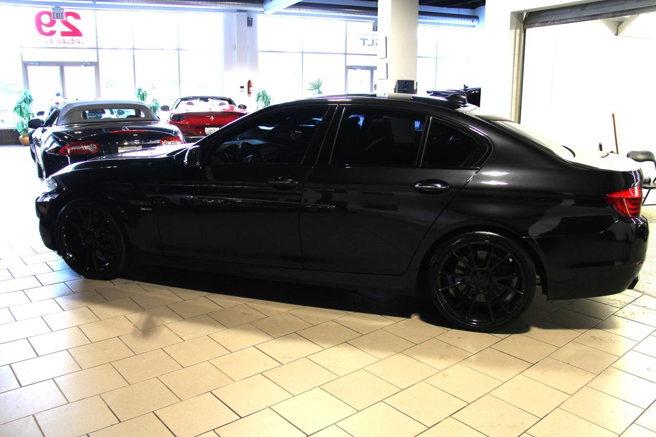 2011 BMW 5 Series 550i xDrive - Photo #11