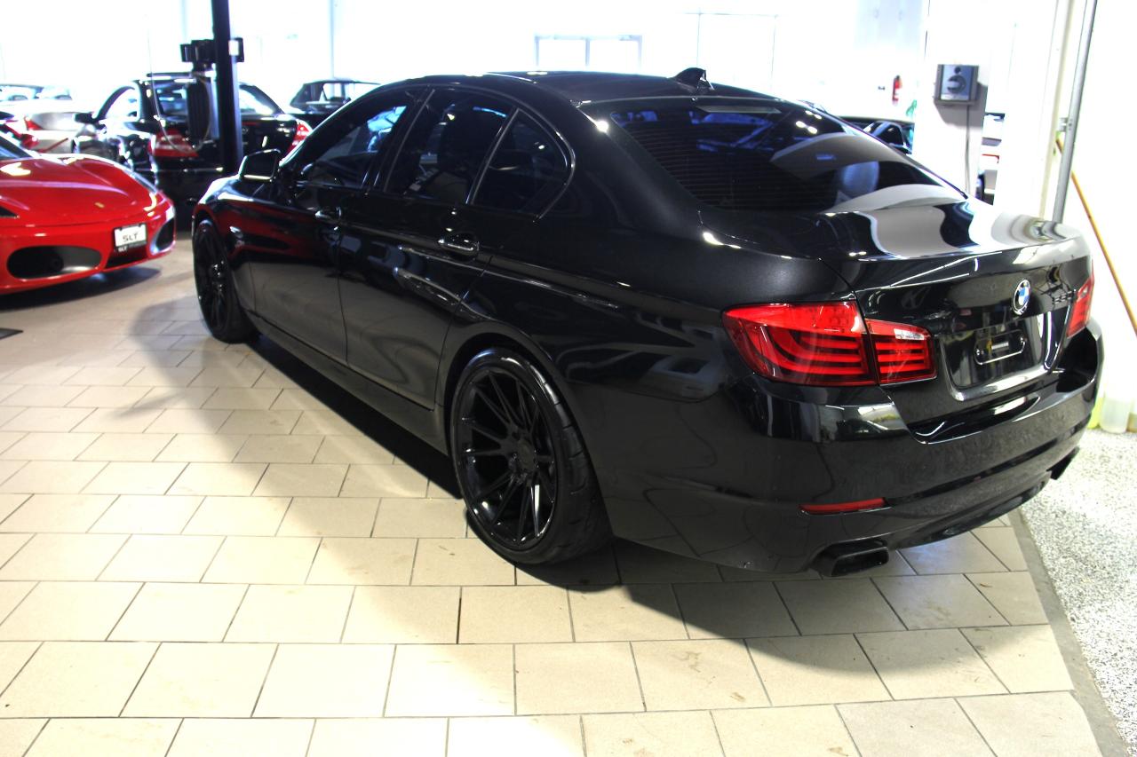 2011 BMW 5 Series 550i xDrive - Photo #12