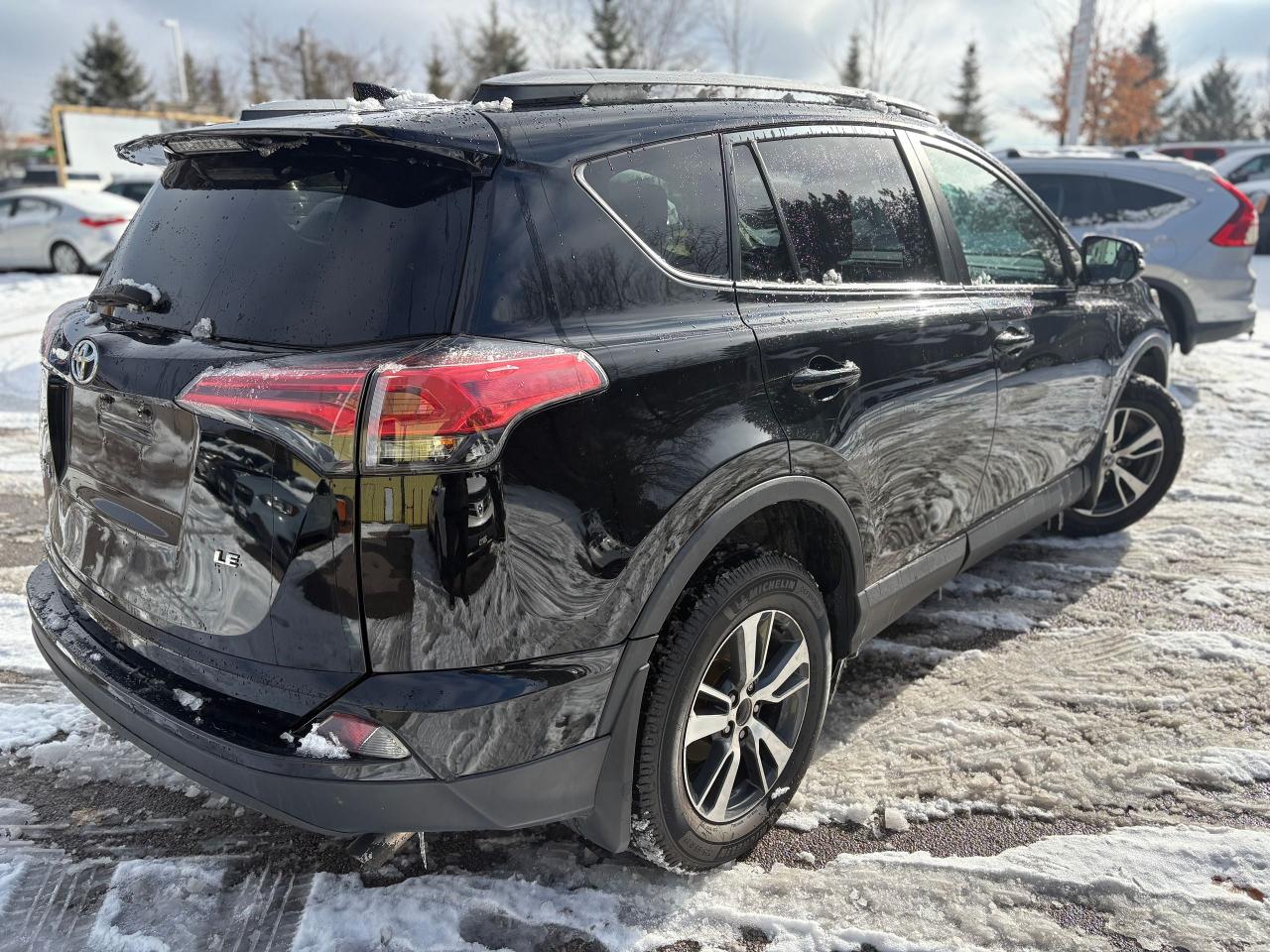 2018 Toyota RAV4 LE UPGRADE,BACKUPCAMERA,HEATED SEATS,CERTIFIED Photo2