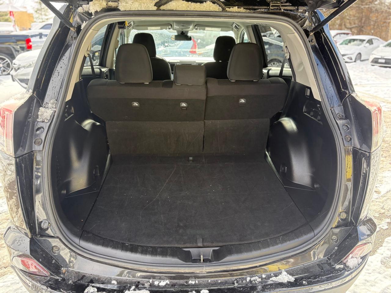 2018 Toyota RAV4 LE UPGRADE,BACKUPCAMERA,HEATED SEATS,CERTIFIED Photo4