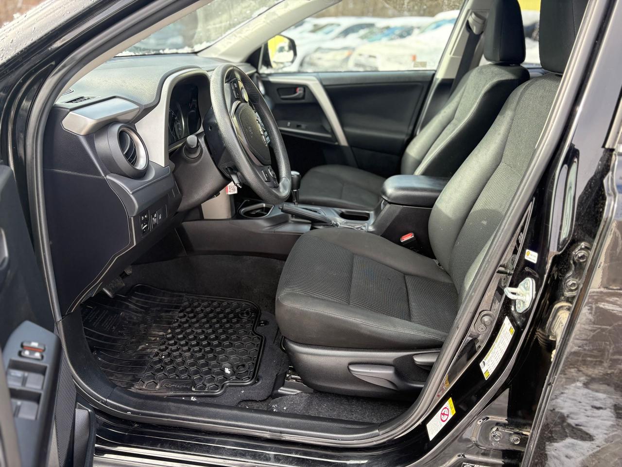 2018 Toyota RAV4 LE UPGRADE,BACKUPCAMERA,HEATED SEATS,CERTIFIED Photo