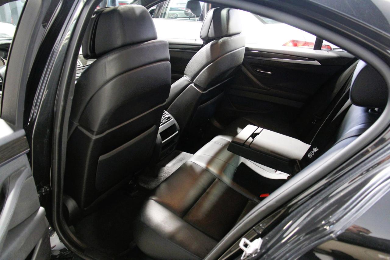 2011 BMW 5 Series 550i xDrive Photo4