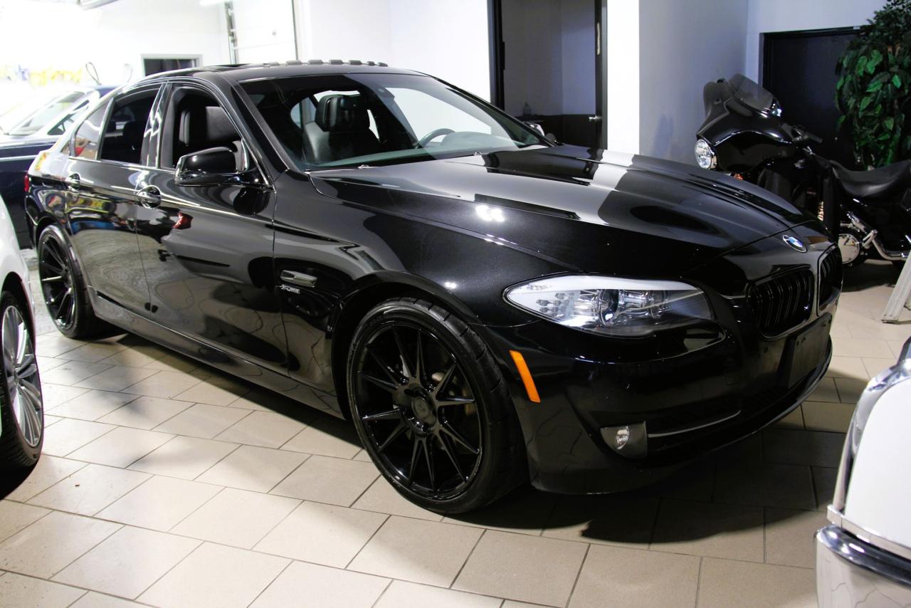 2011 BMW 5 Series 550i xDrive Photo0