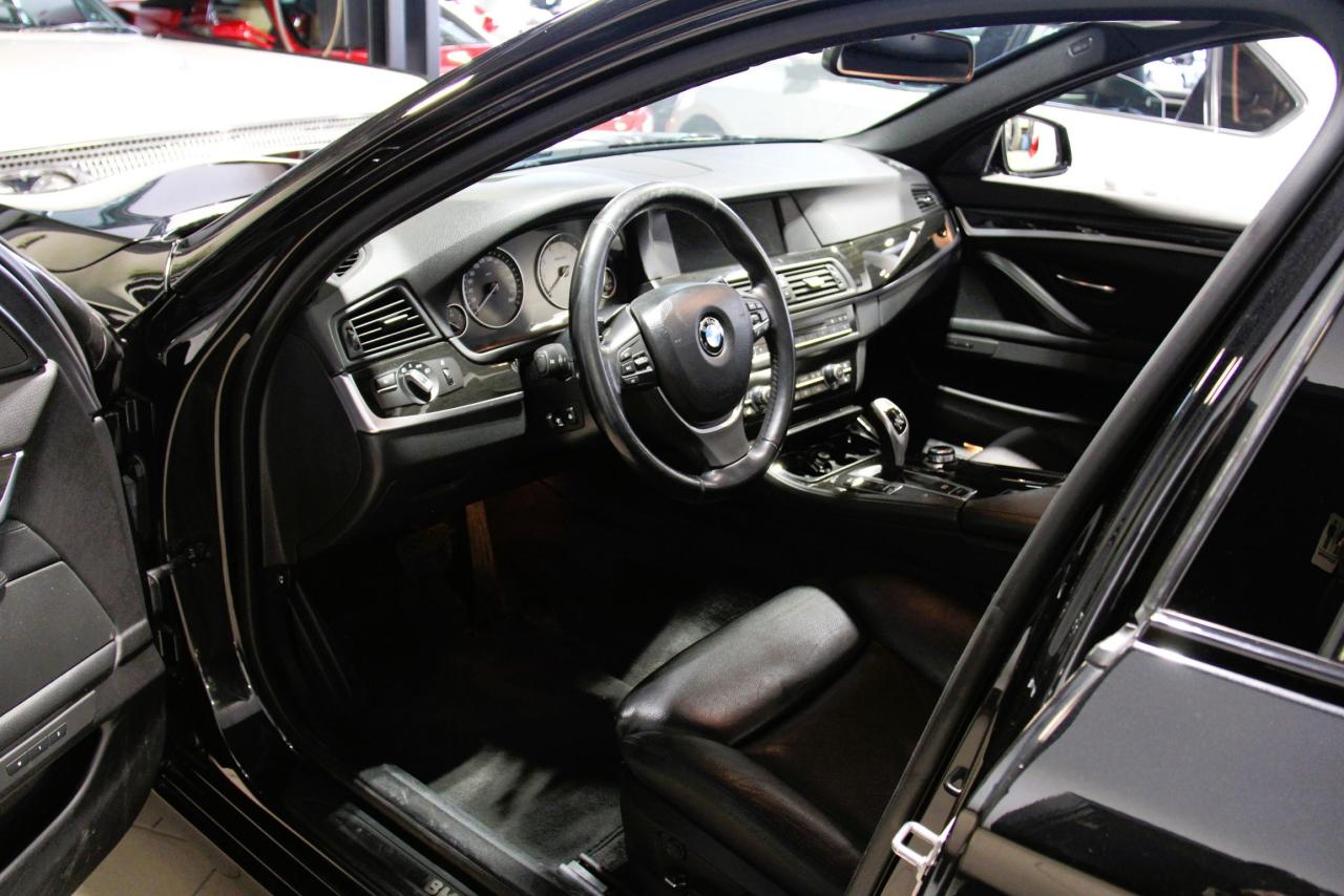 2011 BMW 5 Series 550i xDrive Photo