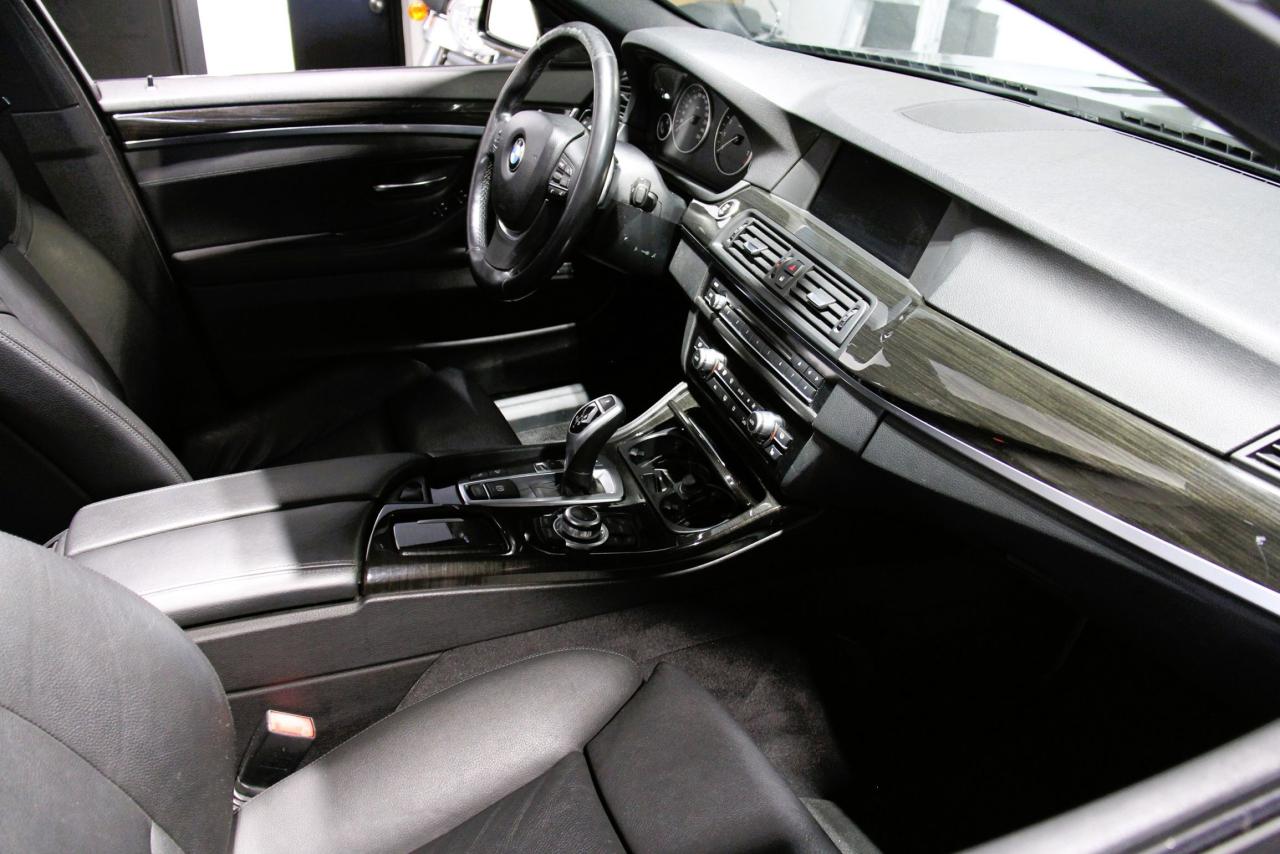 2011 BMW 5 Series 550i xDrive Photo