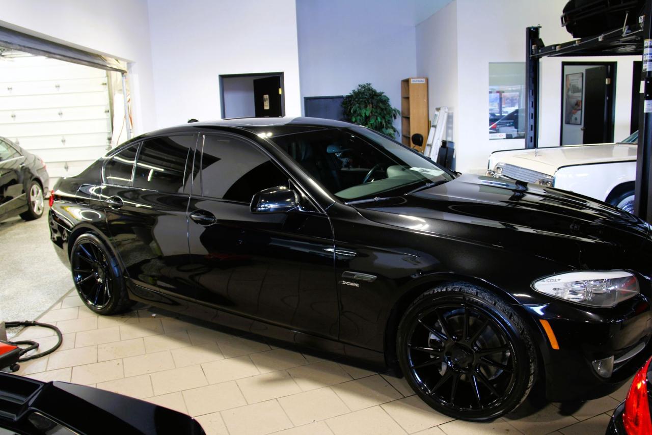 2011 BMW 5 Series 550i xDrive Photo