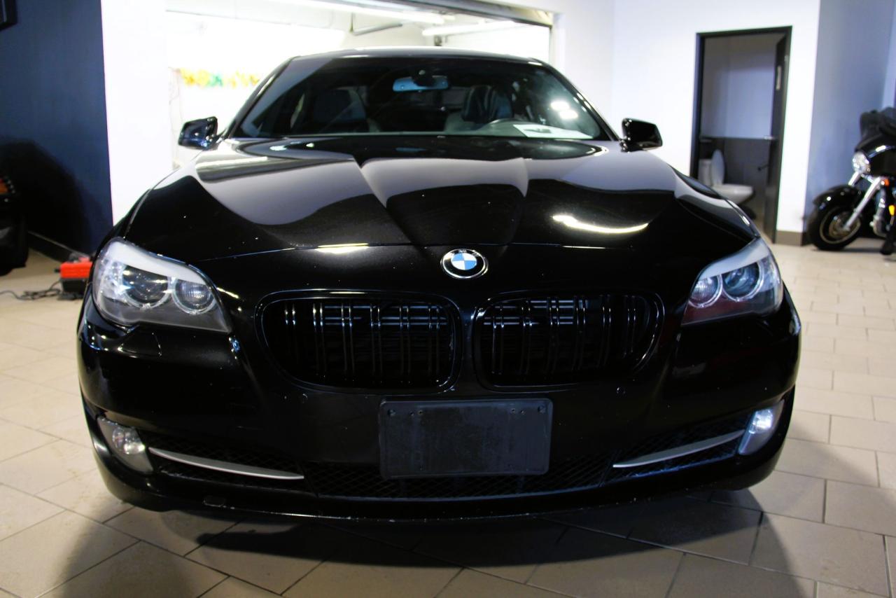 2011 BMW 5 Series 550i xDrive Photo