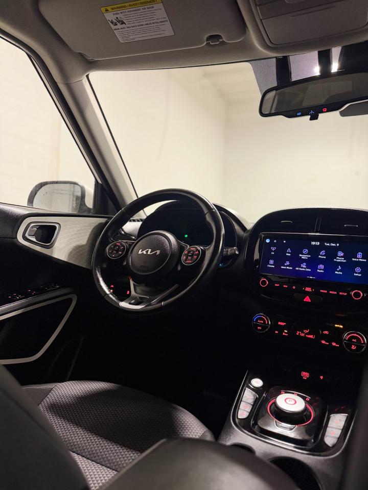 2022 Kia Soul EV EV Premium Photo