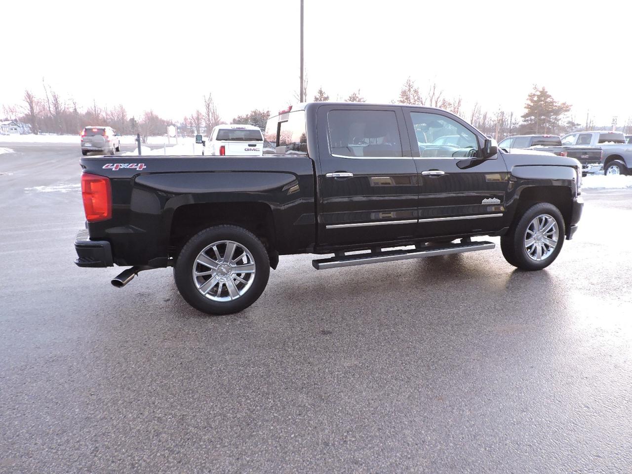 2017 Chevrolet Silverado 1500 High Country 5.3L 4X4 Loaded Only 71000 KMS Photo4