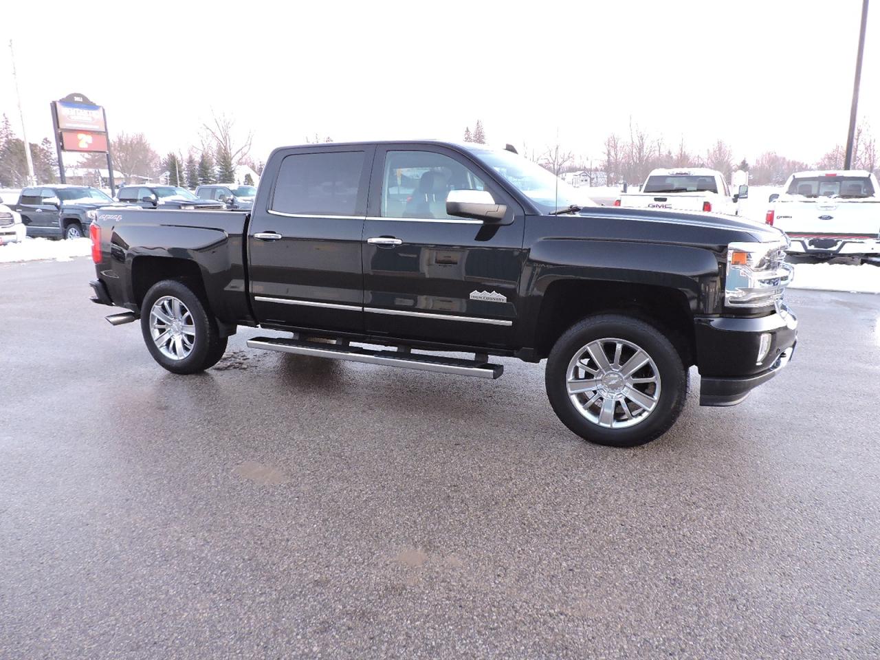 2017 Chevrolet Silverado 1500 High Country 5.3L 4X4 Loaded Only 71000 KMS Photo2