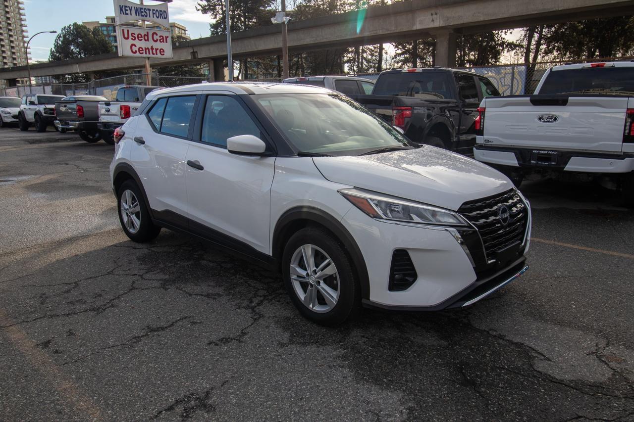 2024 Nissan Kicks S Photo4