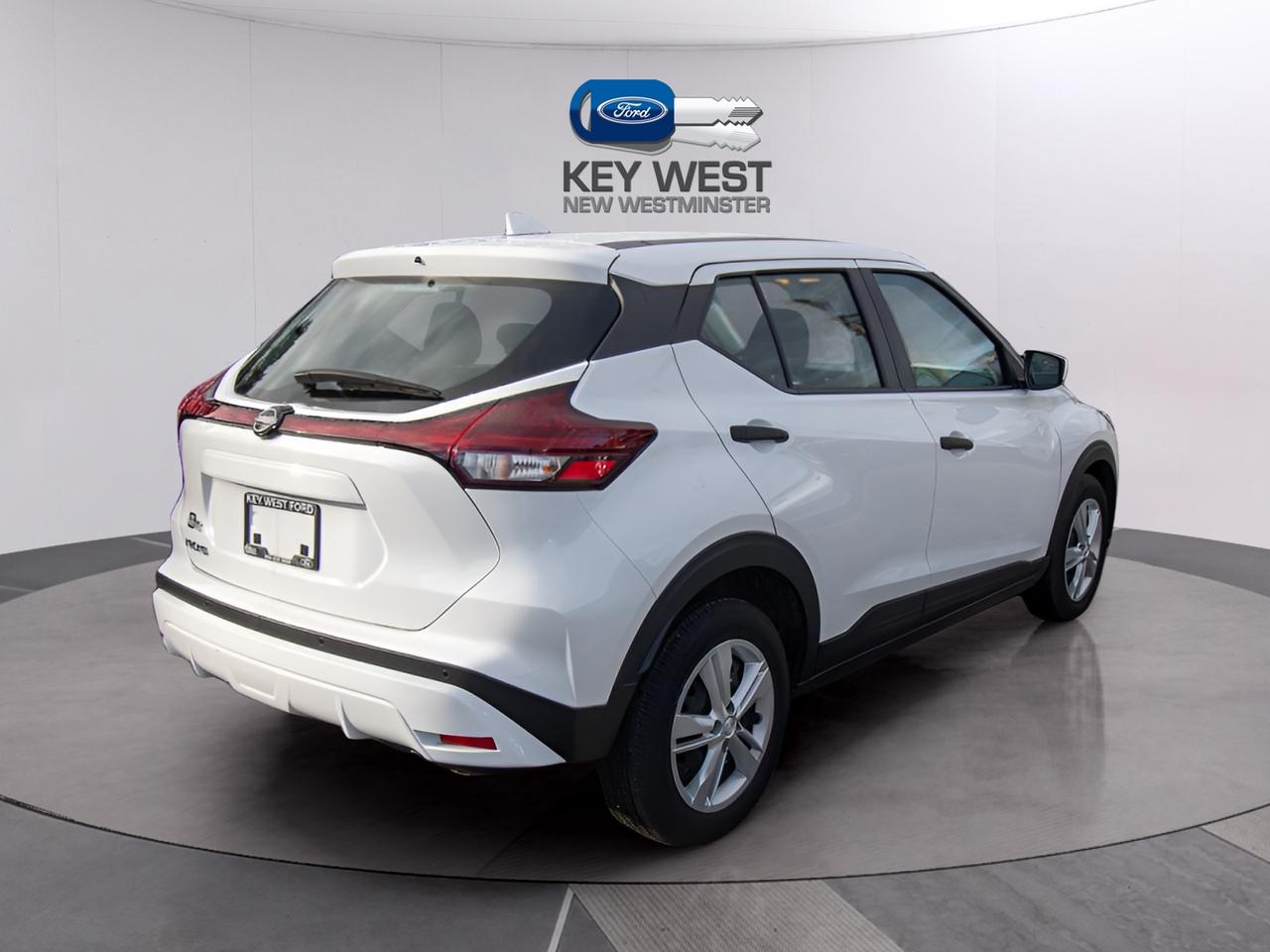2024 Nissan Kicks S Photo4