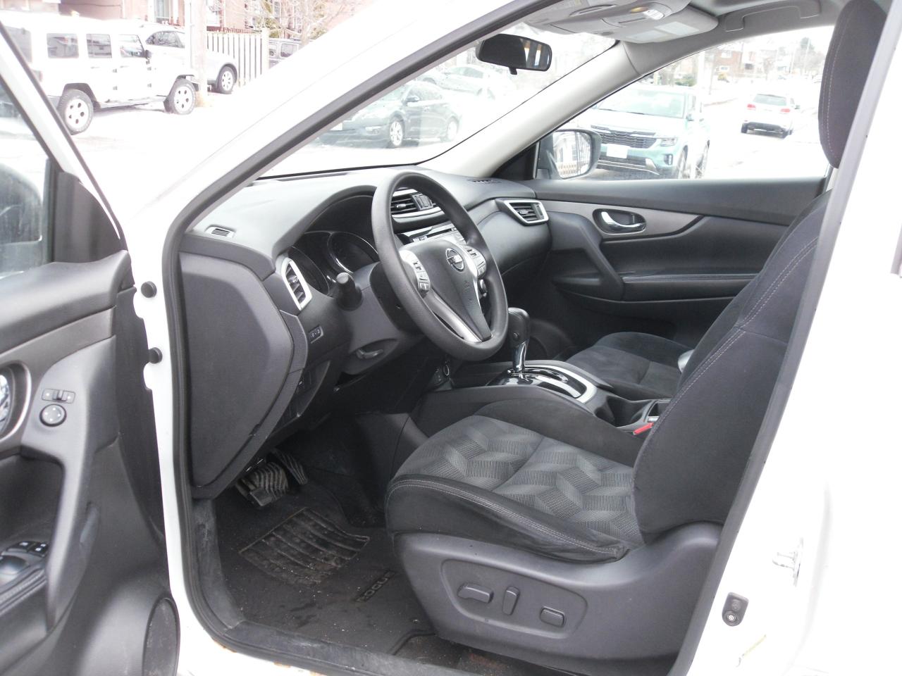 2014 Nissan Rogue SV - Photo #6