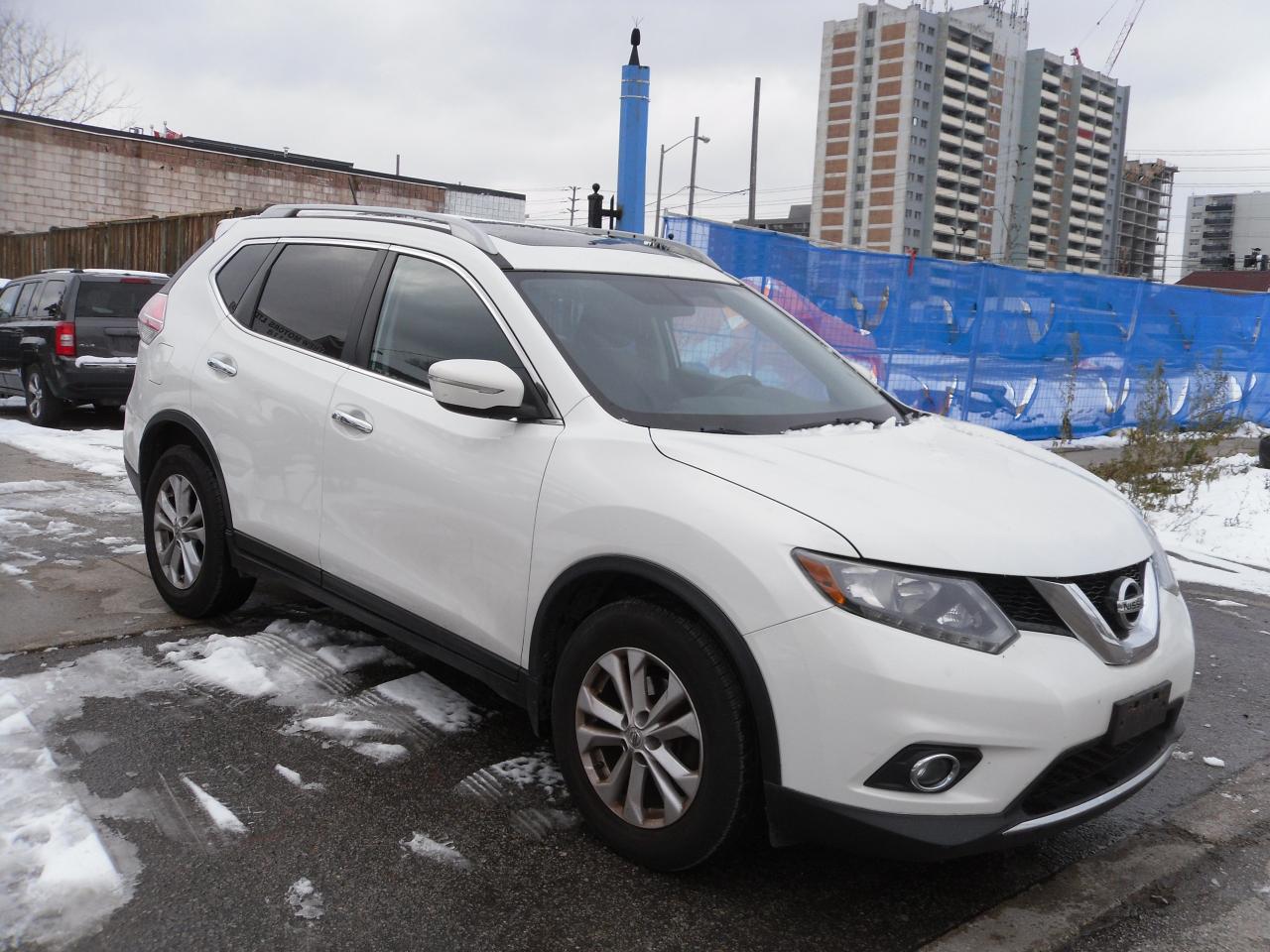 2014 Nissan Rogue SV Photo2