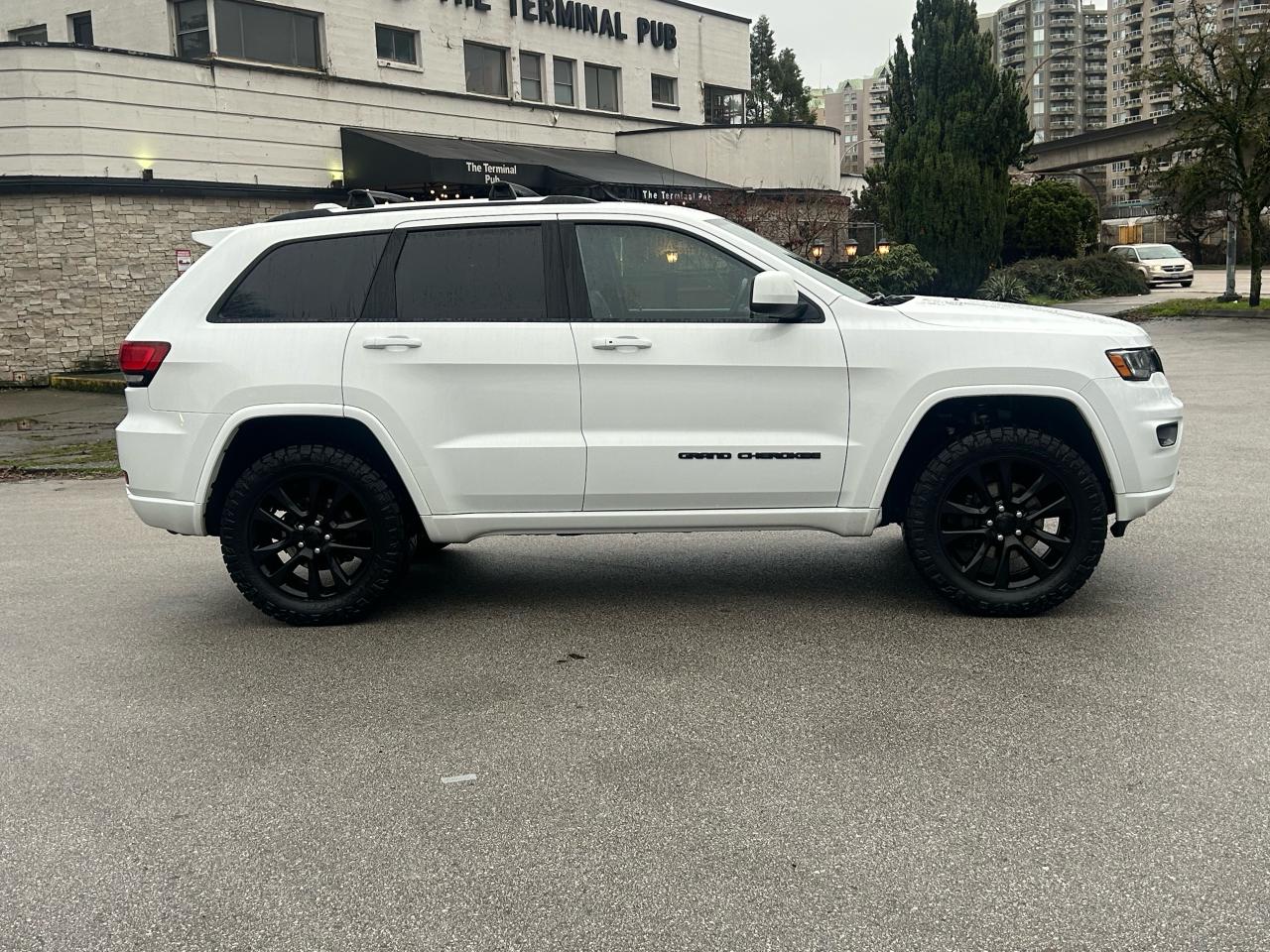 2020 Jeep Grand Cherokee Altitude - Photo #5