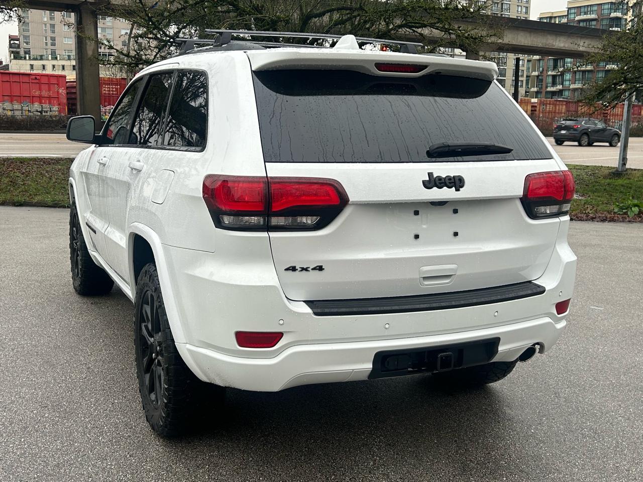 2020 Jeep Grand Cherokee Altitude - Photo #3