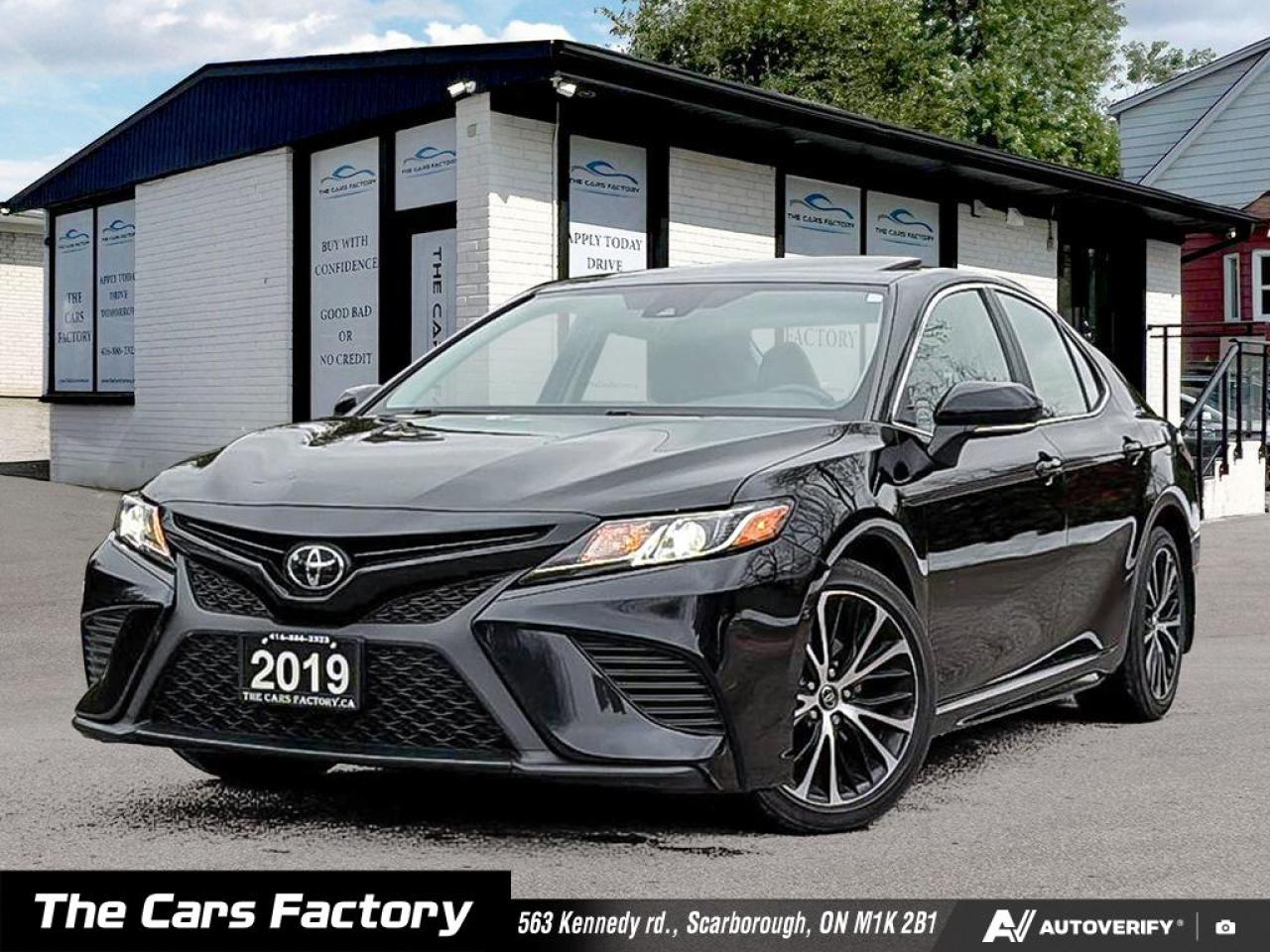 2019 Toyota Camry SE Only 81,114 km! Leather,Sunroof,Apple CarPlay!