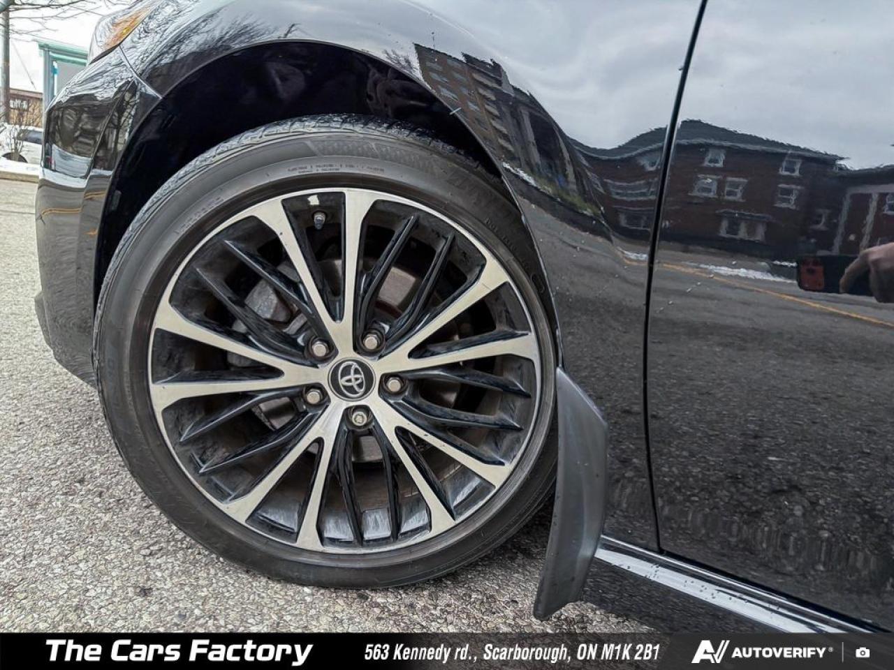 2019 Toyota Camry SE Only 81,114 km! Leather,Sunroof,Apple CarPlay! - Photo #6