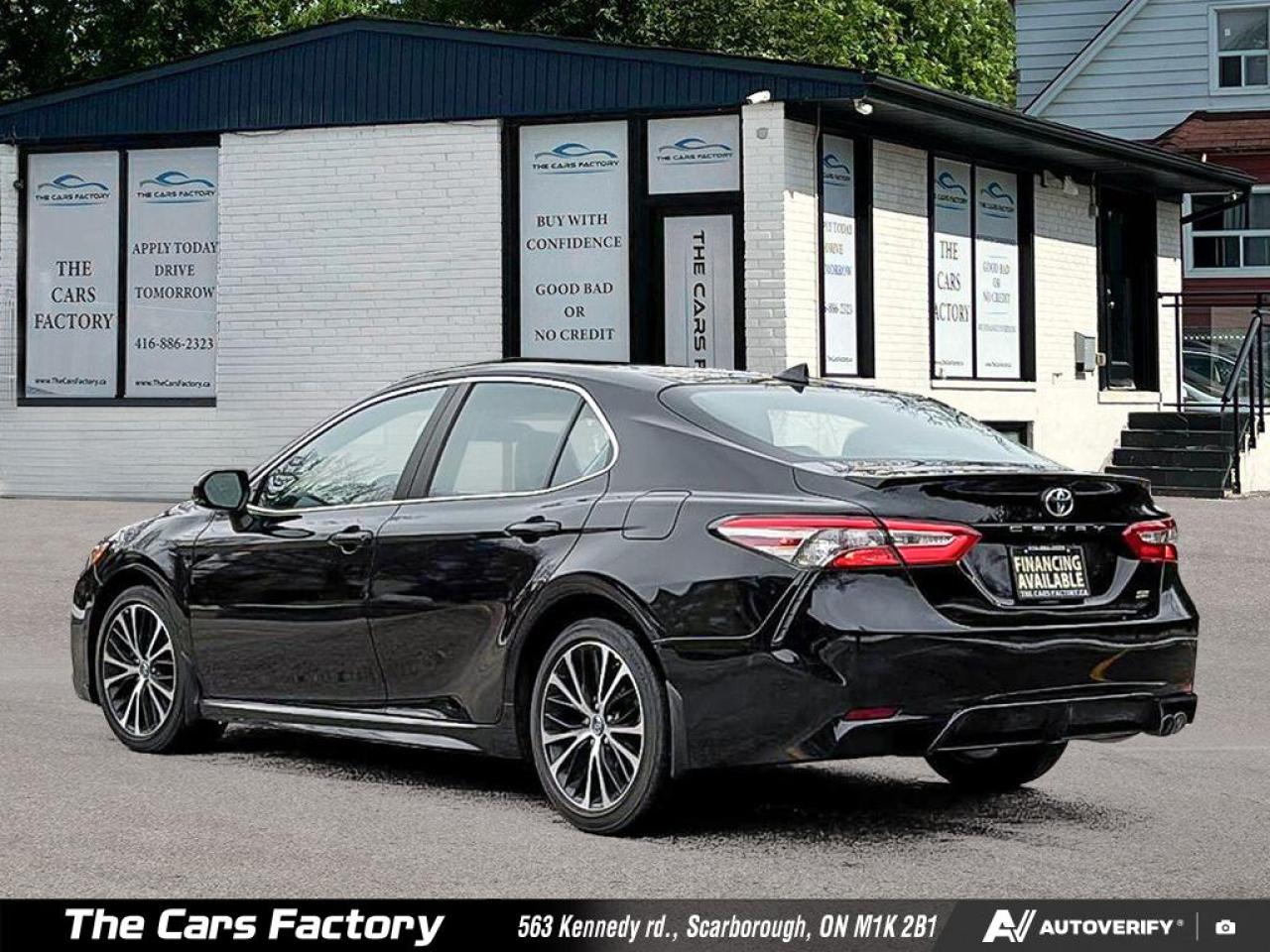 2019 Toyota Camry SE Only 81,114 km! Leather,Sunroof,Apple CarPlay! Photo3