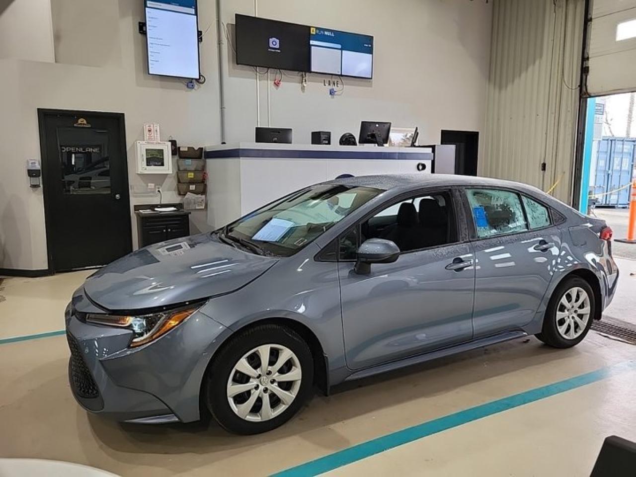 2020 Toyota Corolla LE | Radar Cruise | Heated Seats | Bluetooth | Rear Camera | and More ! Photo0