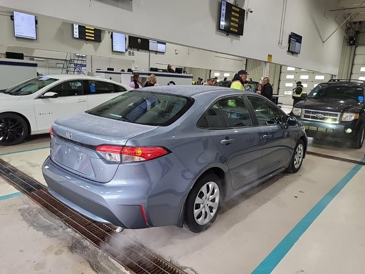 2020 Toyota Corolla LE | Radar Cruise | Heated Seats | Bluetooth | Rear Camera | and More ! Photo