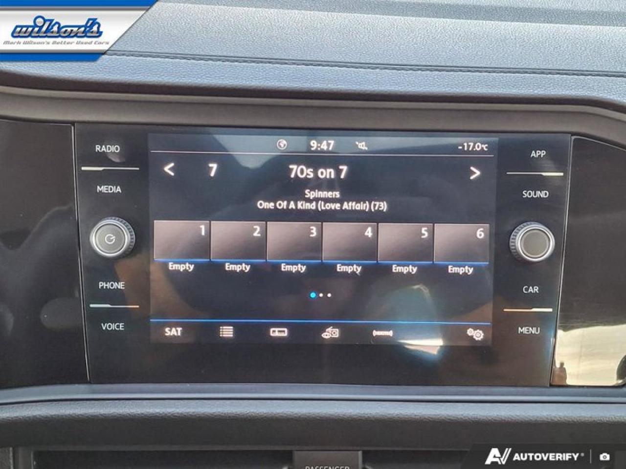 2020 Volkswagen Jetta Highline | Leather | Sunroof | Heated Seats | CarPlay + Android | Rear Camera | and More ! Photo