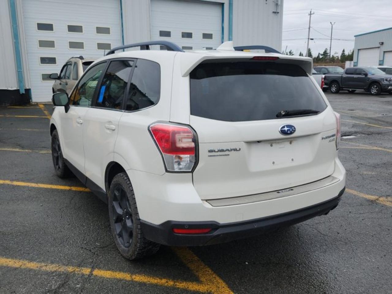 2017 Subaru Forester i Limited w/Tech Pkg AWD | Leather | Sunroof | Nav | Heated Wheel + Seats | Adaptive Cruise & More ! Photo