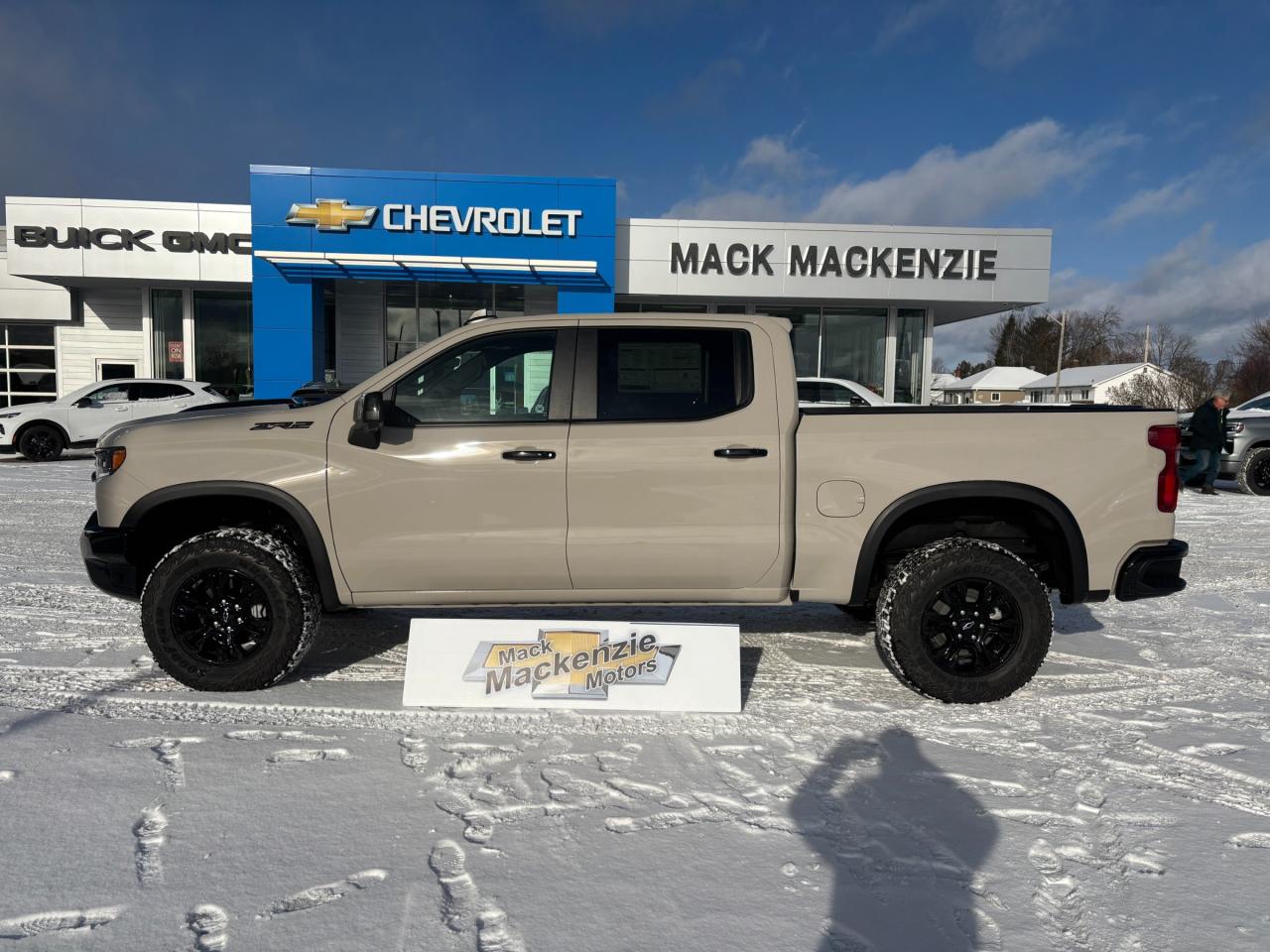 2026 Chevrolet Silverado 1500 2026 Chevrolet Silverado ZR2 Crew Cab 4WD Photo3