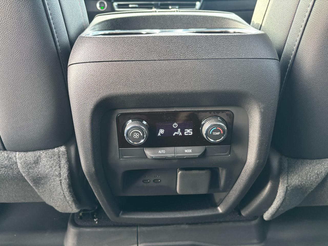 2026 Chevrolet Traverse 2026 Chevrolet Traverse Z71 AWD Photo