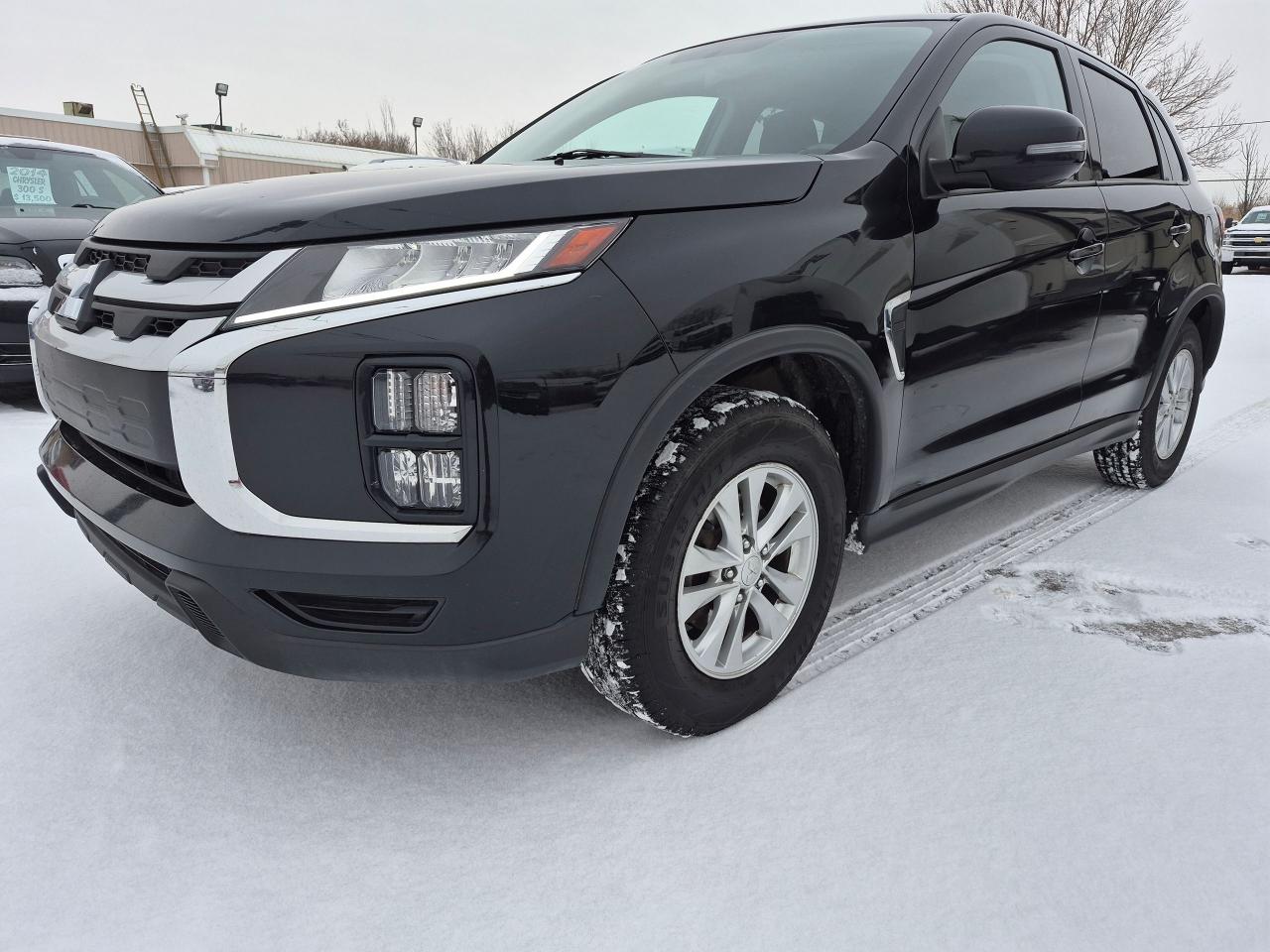 2021 Mitsubishi RVR SE AWD, Htd Seats, BU Cam, Blindspot Detection - Photo #3