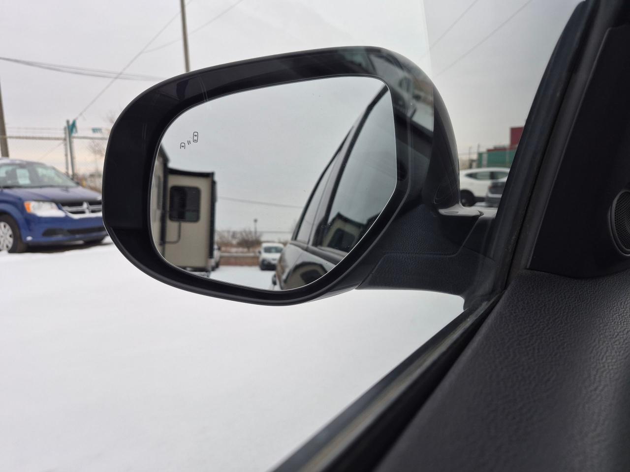 2021 Mitsubishi RVR SE AWD, Htd Seats, BU Cam, Blindspot Detection - Photo #9