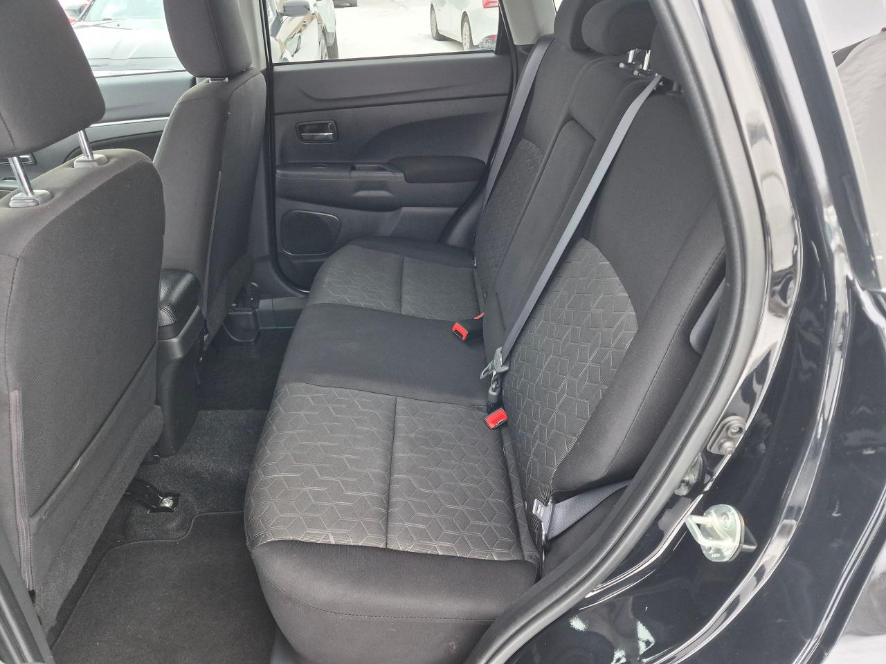 2021 Mitsubishi RVR SE AWD, Htd Seats, BU Cam, Blindspot Detection - Photo #16