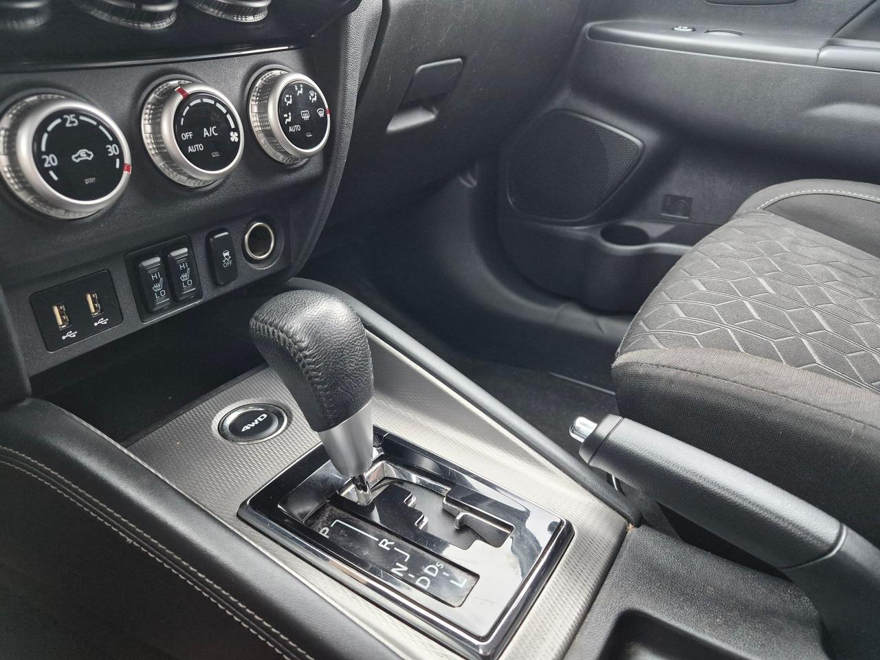 2021 Mitsubishi RVR SE AWD, Htd Seats, BU Cam, Blindspot Detection - Photo #17