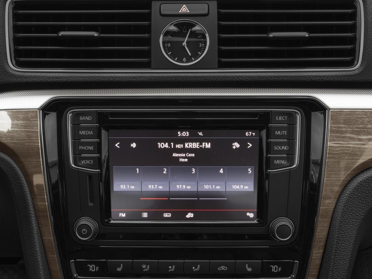 2016 Volkswagen Passat 4dr Sdn 3.6L DSG Execline Photo