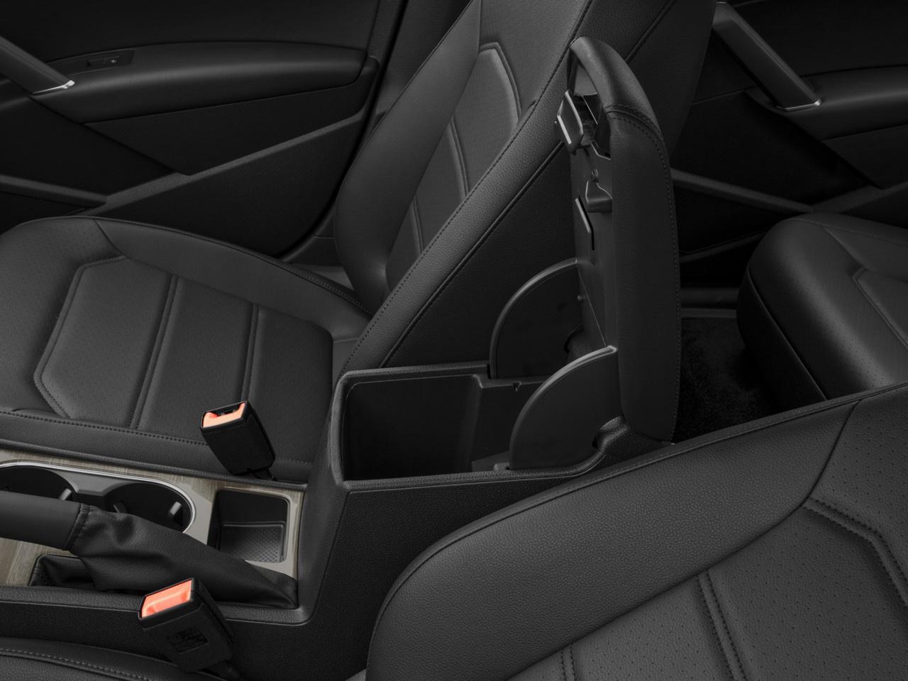 2016 Volkswagen Passat 4dr Sdn 3.6L DSG Execline Photo