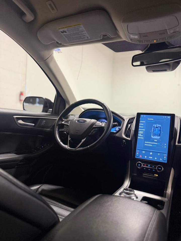 2022 Ford Edge SEL Photo