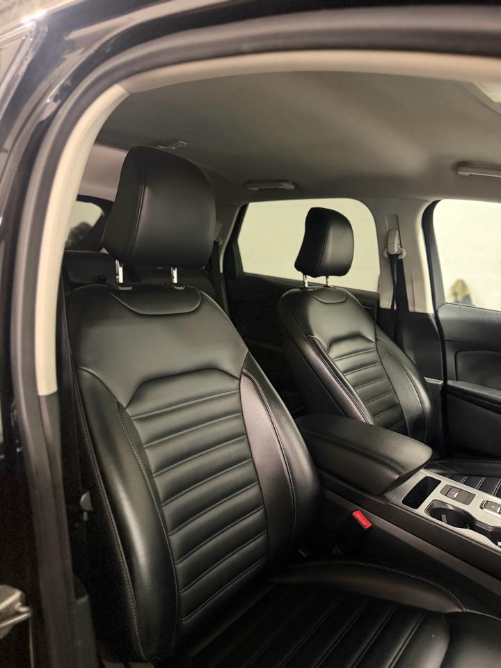 2022 Ford Edge SEL Photo