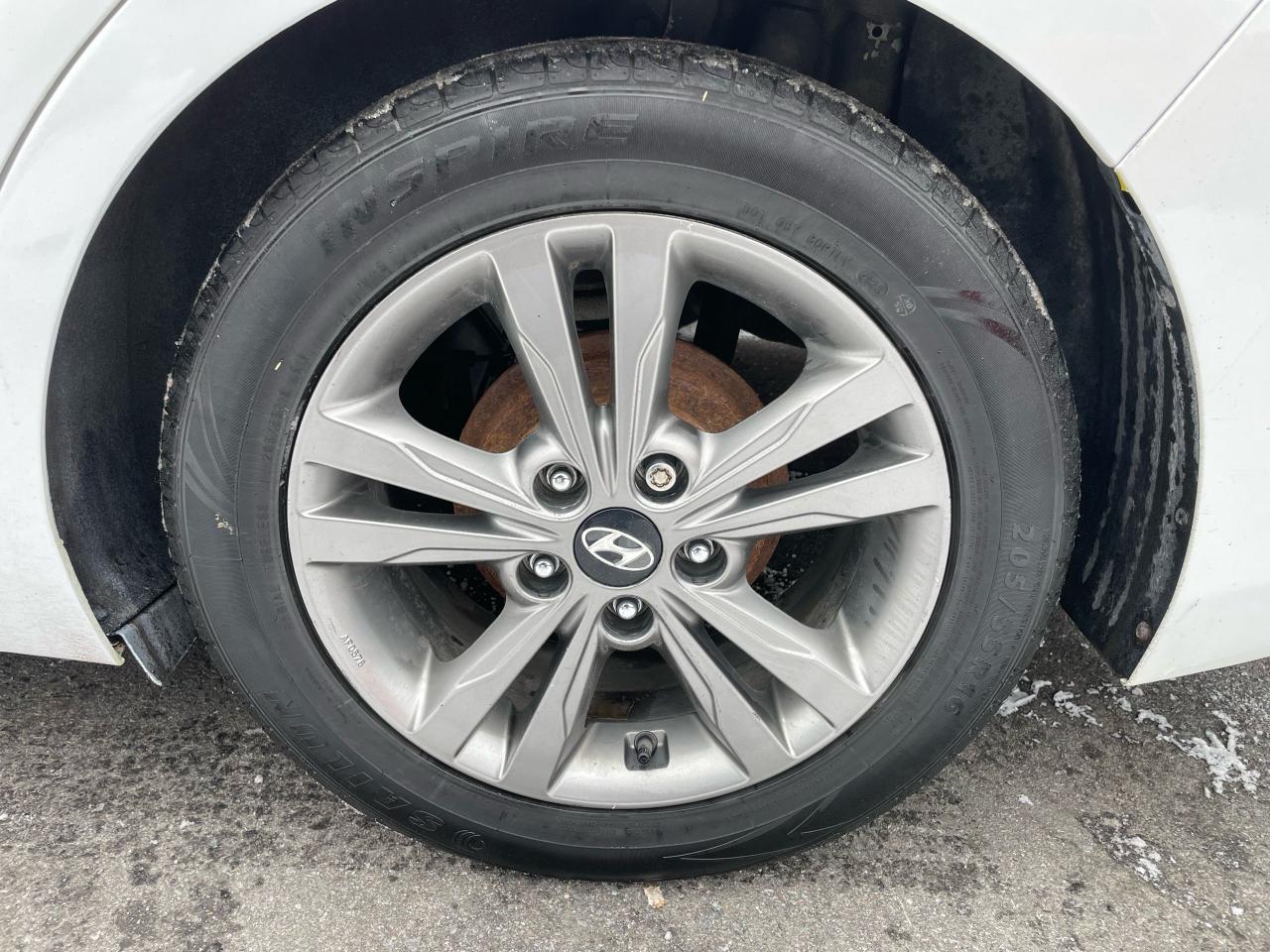 2017 Hyundai Elantra GL - Photo #15