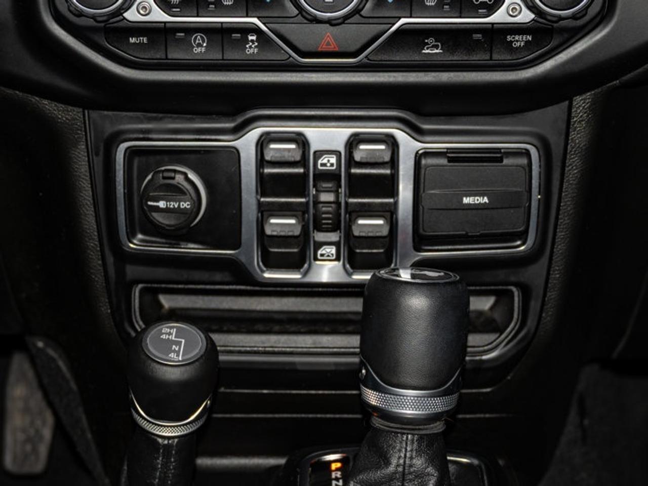 2021 Jeep Wrangler UNLIMITED ALTITUDE Photo