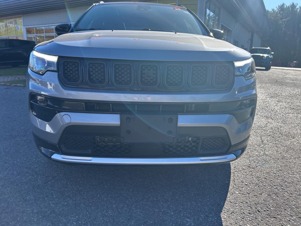 2023 Jeep Compass Limited EXTENDED WARRANTY Photo